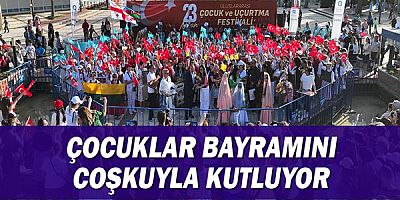 Çocuklar bayramını coşkuyla kutluyor