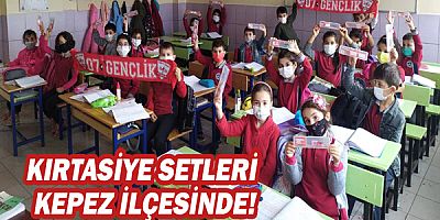 Antalyaspor kırtasiye setleri Kepez'li öğrencilere dağıtıldı!
