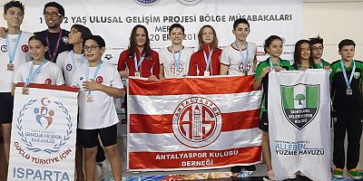 Antalyaspor yüzme takımına madalya...