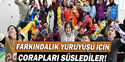 Farkındalık yürüyüşü için çorapları süslediler!