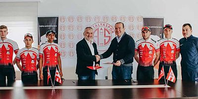 Fiberli, Antalyaspor Bisiklet Takımının Sponsorluğunu Yeniledi