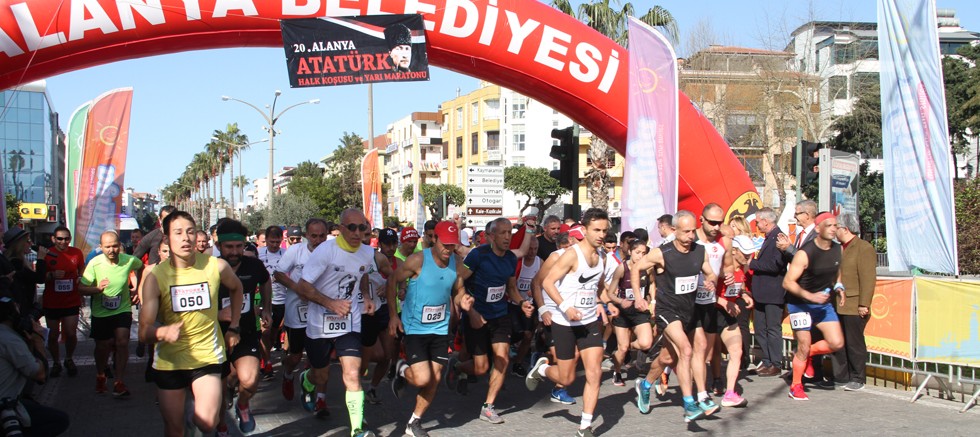 20. Alanya Atatürk Halk Koşusu ve Yarı Maratonu yapıldı