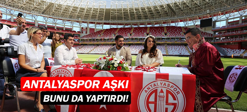 Antalyaspor fanatiği gazeteci çifte, Antalyaspor Stadı'nda nikah töreni...