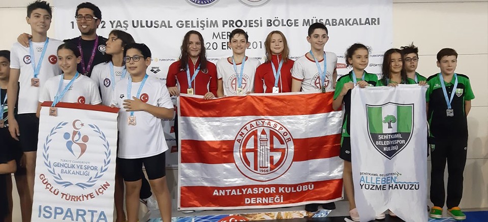 Antalyaspor yüzme takımına madalya...