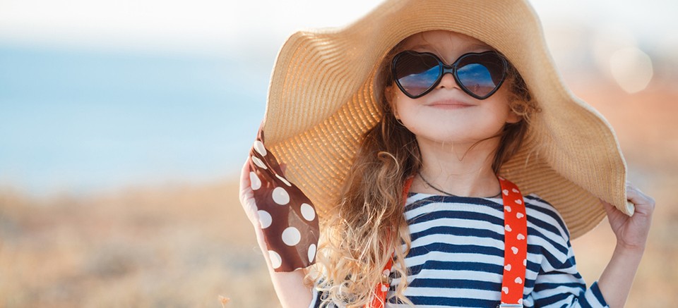 Çocuklarınız için geniş şapka ve güneş gözlüğü tercih edin! | Haberler >  SAĞLIK