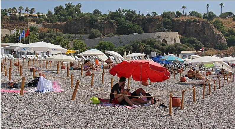 Ekdağ Konyaaltı Plajı tatilcilerin gözdesi oldu 