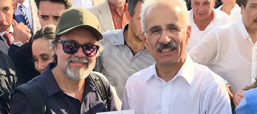 Halil Öncü'den Bakan Abdülkadir Uraloğlu'na kitap.