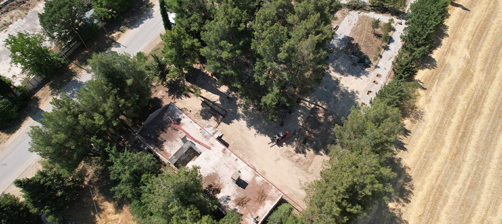Korkuteli Belediyesi Atıl Vaziyetteki Okul Bahçesini Sosyal Alan Yapıyor