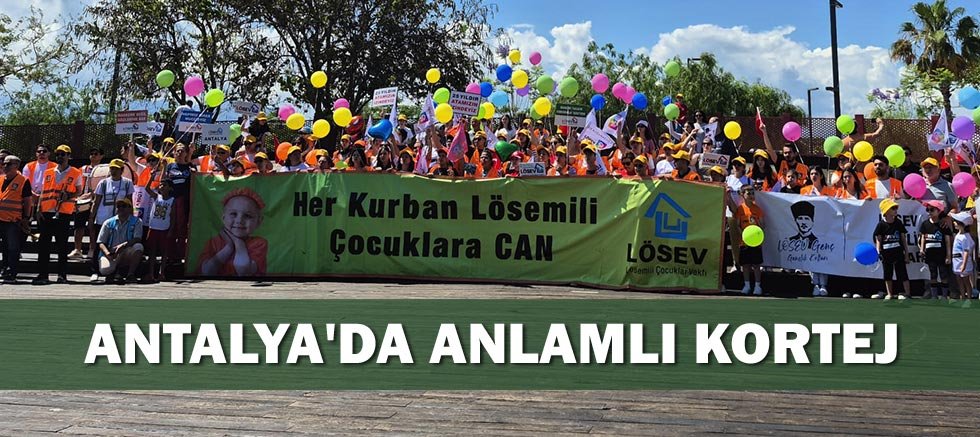 Antalya'da Anlamlı Kortej