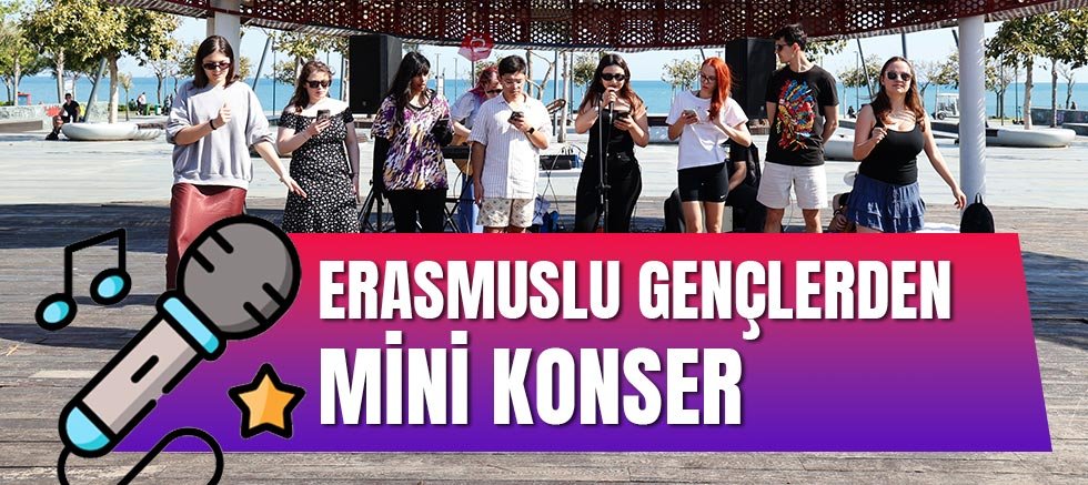 Erasmuslu gençlerden mini konser