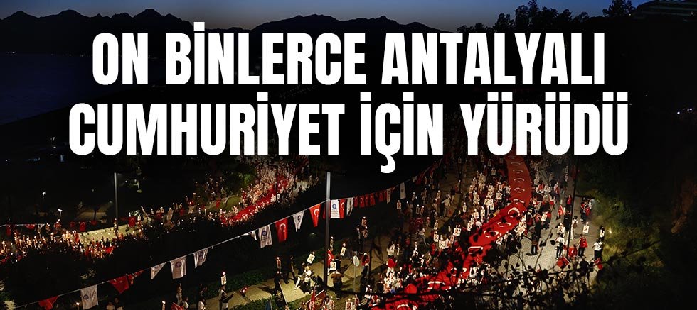 On binlerce Antalyalı Cumhuriyet için yürüdü