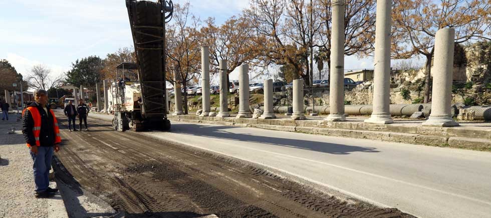 Manavgat Belediyesi Side girişini yayalaştırıyor
