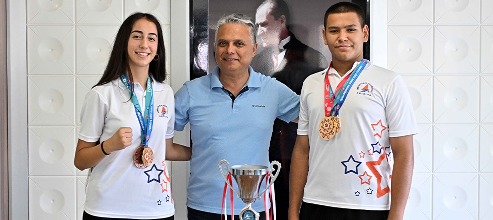 Muratpaşa’nın altın yumrukları