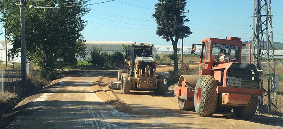 Serik’in dört mahallesinde asfalt çalışması