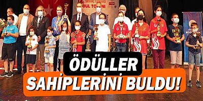 12.  satranç turnuvası ödülleri sahiplerini buldu 