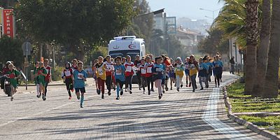 Alanya'da Okullararası Kros Yarışı yapıldı