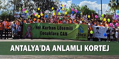 Antalya'da Anlamlı Kortej