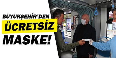 Antalya'da toplu taşımayı kullananlara maske dağıtılıyor