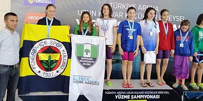 Antalyaspor yüzücüleri madalya ile döndü