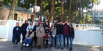 AÜ öğrencilerinden çocuklara ziyaret...