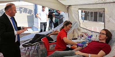 AÜ Rektörü Prof. Dr. Ünal’dan Kızılay'a ziyaret...