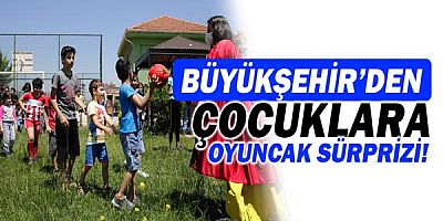 Başkan Böcek’ten çocuklara oyuncak sürprizi