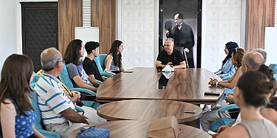 Başkan Uysal, üniversiteli gençleri ödüllendirdi.