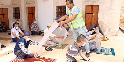  Büyükşehir Belediyesi  100 bin seccade dağıttı