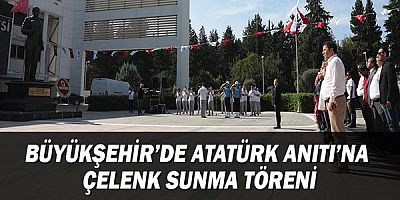 Büyükşehir’de Atatürk Anıtı’na çelenk sunma töreni 