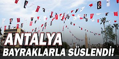 Büyükşehir kenti bayraklarla süsledi