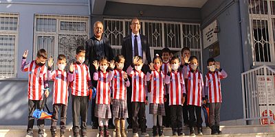 Elmalı’da 130 öğrenciye Antalyaspor forması hediye edildi!