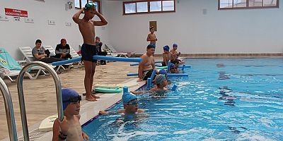 Elmalı yüzme havuzu hayata renk katıyor