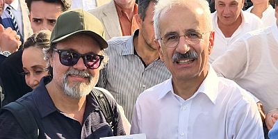 Halil Öncü'den Bakan Abdülkadir Uraloğlu'na kitap.