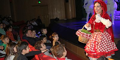 Haydi çocuklar tiyatroya