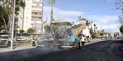 İki caddeye 10 bin ton asfalt 