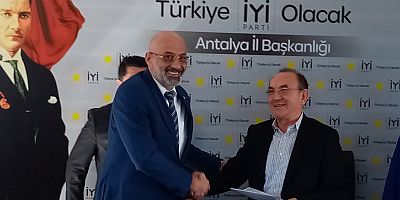 İyi Parti Muratpaşa İlçe Başkanı Semih Tayfur yetki belgesini aldı