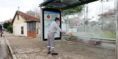 Kemer'de camiler ve duraklar dezenfekte ediliyor