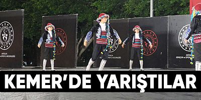 Kemer’de halk oyunları yarışması düzenlendi.