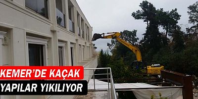 Kemer'de kaçak yapılar yıkılıyor