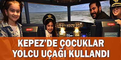 Kepez’de çocuklar yolcu uçağı kullandı