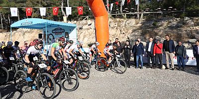 Kepez’de pedallar yarışıyor