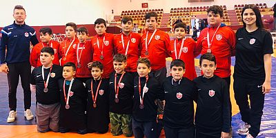 Kepez'in güreşçilerinden 9 madalya