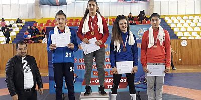 Kepez'in güreşçilerinin sırtı yere gelmiyor