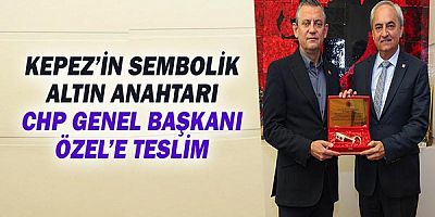 Kepez’in sembolik altın anahtarı CHP Genel Başkanı Özel’e teslim