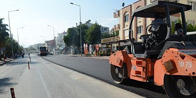Konyaaltı Belediye Caddesi’nde asfalt çalışması