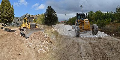 Korkuteli kırsalında yol çalışması
