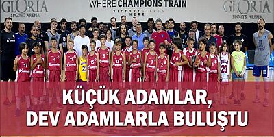 Küçük adamlar, dev adamlarla buluştu