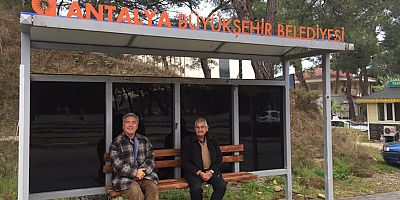 Manavgat’ta eskiyen duraklar yenilendi