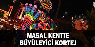 Masal kentte büyüleyici kortej