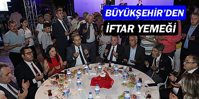 Muhittin Böcek şehit ve gazi yakınlarını iftarda ağırladı